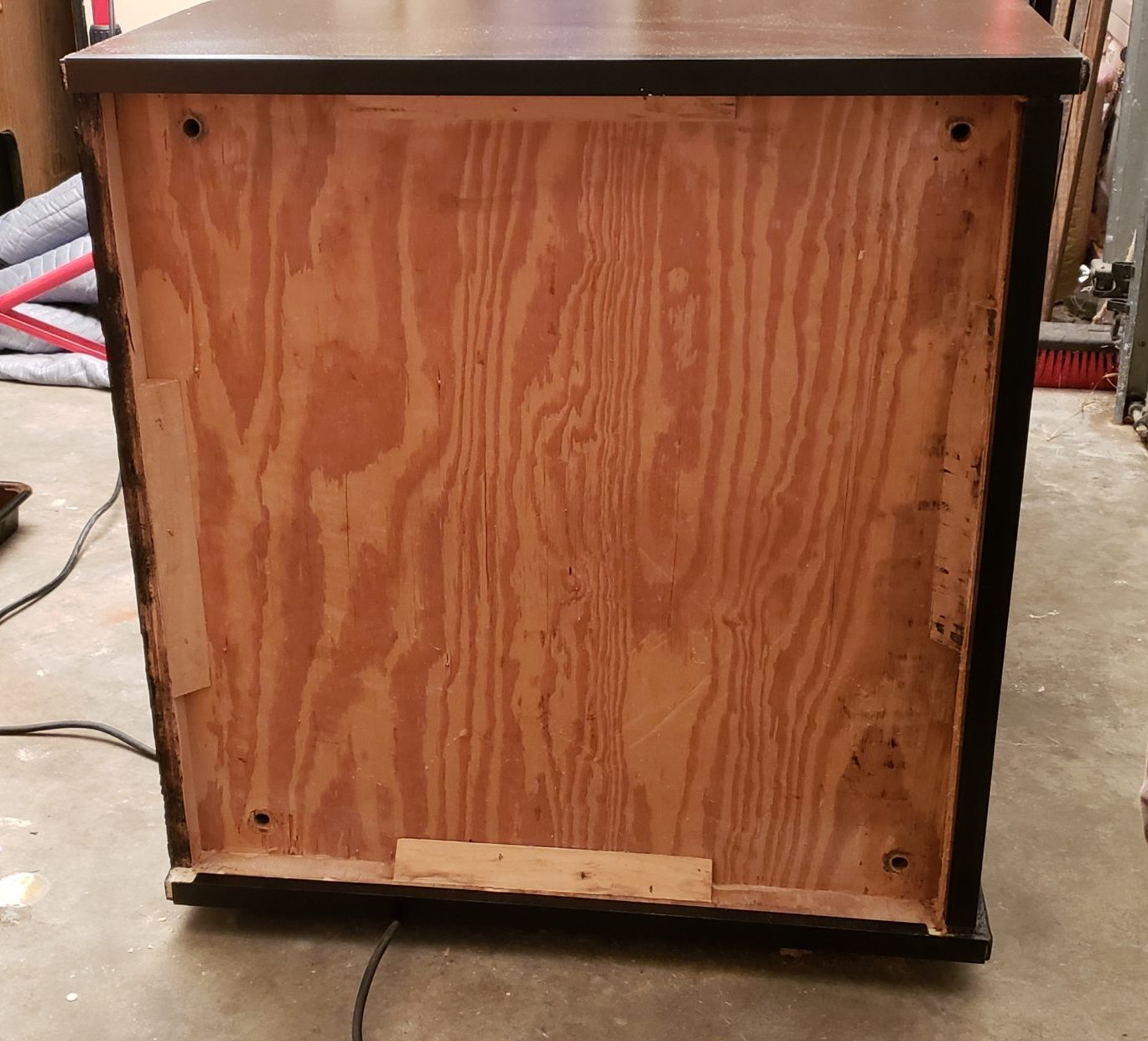 bottom of cabinet with no feet